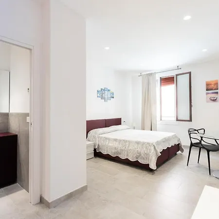 Goito 4, By Short Holidays *