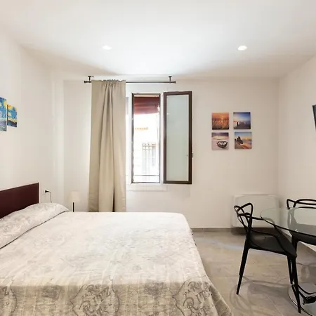 Goito 4, By Short Holidays *