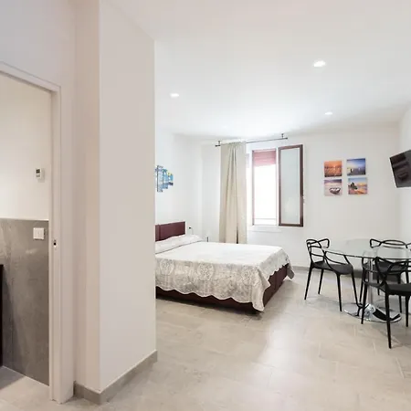 Goito 4, By Short Holidays Apartment