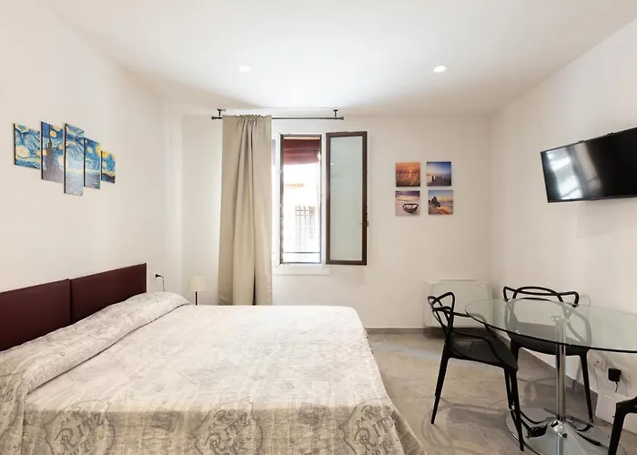 Goito 4, By Short Holidays *