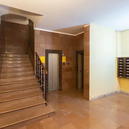 Goito 4, By Short Holidays *